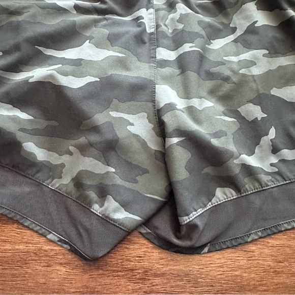 Athleta Printed Mesh Racer Run Short 4" Camo Print - Picture 8 of 9